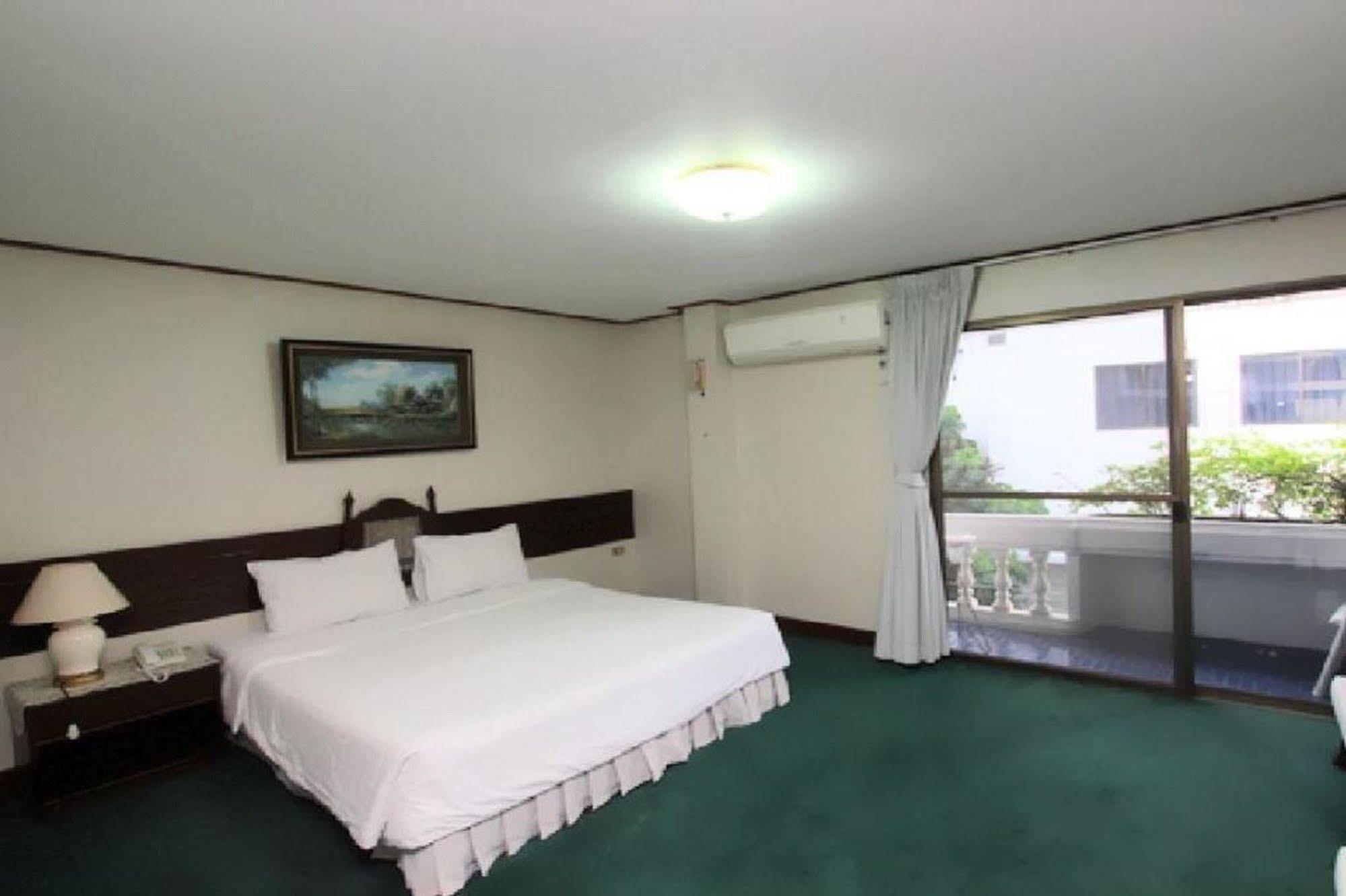 Baanbusarin Hotel Hua Hin Exterior foto