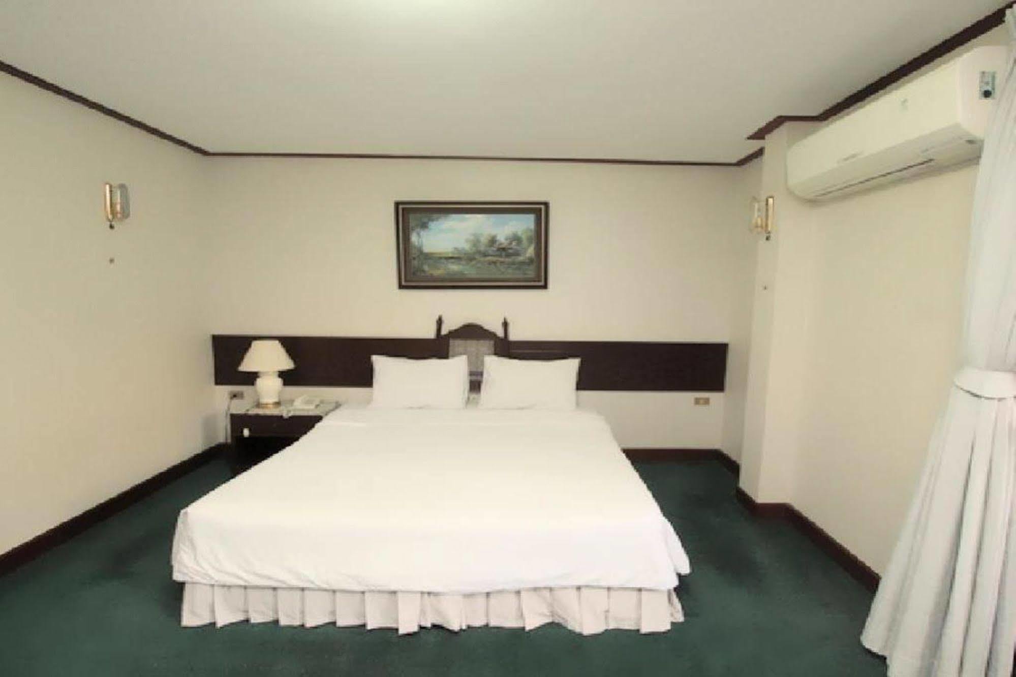 Baanbusarin Hotel Hua Hin Exterior foto